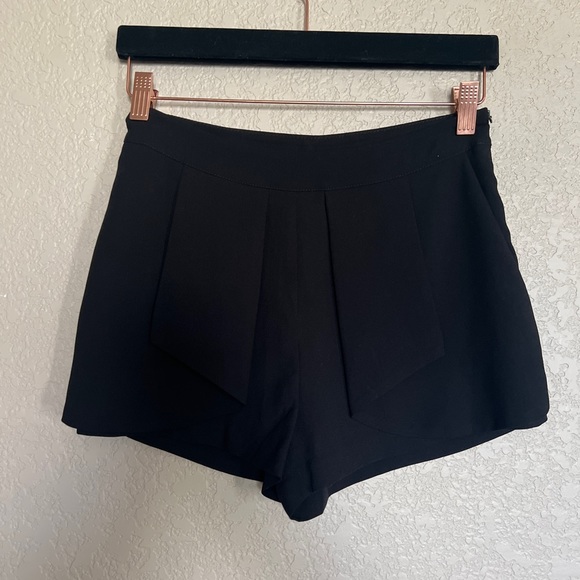 Lush shorts size Small black - Picture 3 of 12